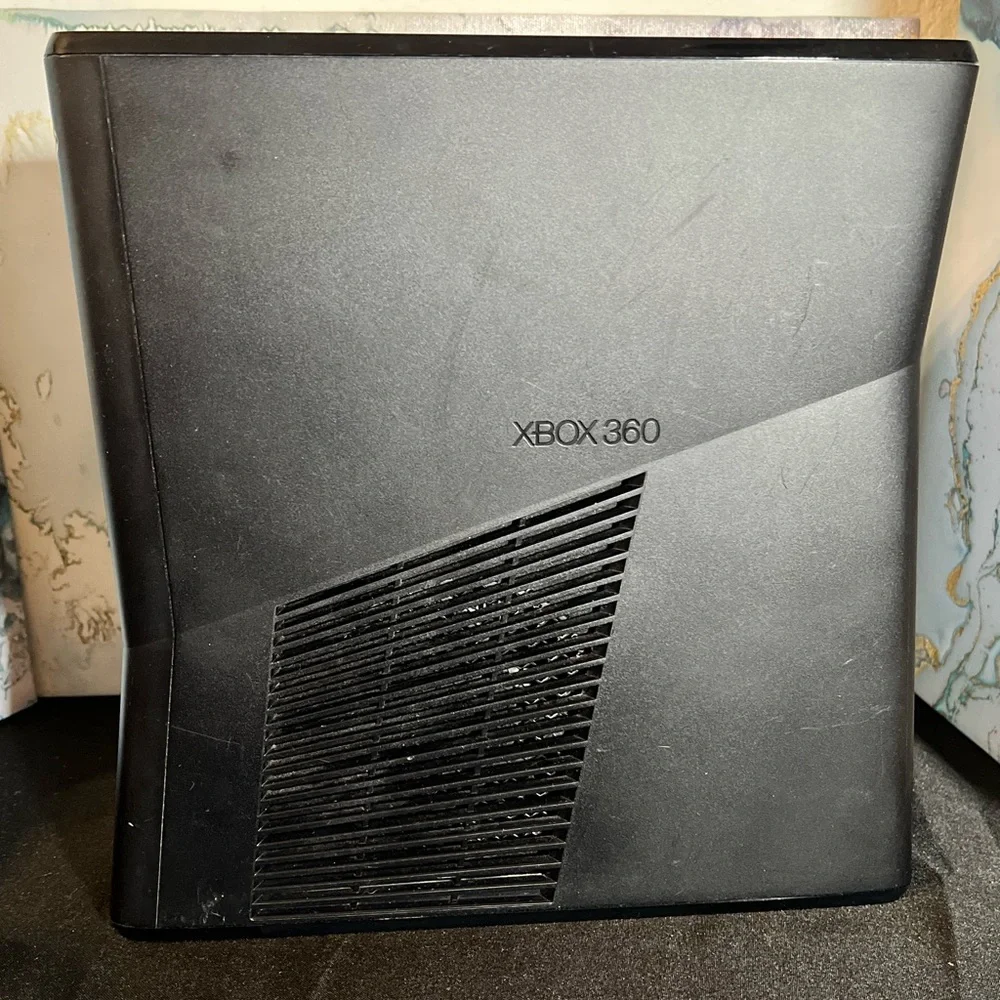Xbox 360 S Slim 1439 Console with Accessories No Hard Drive TESTED